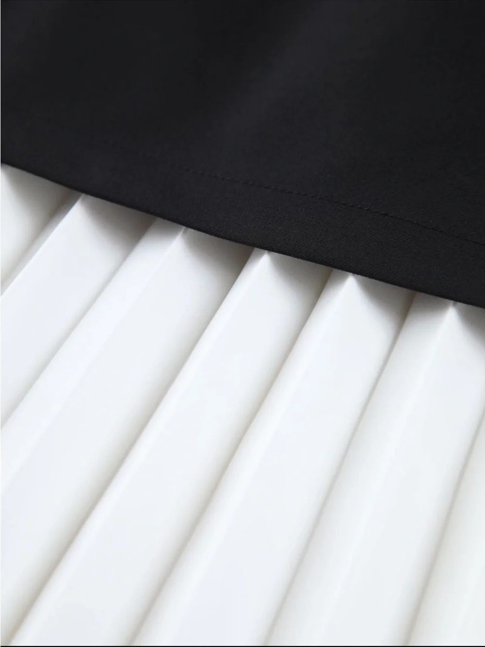 Commense Two One Pleated Midi Skirt - Picture 4 of 5